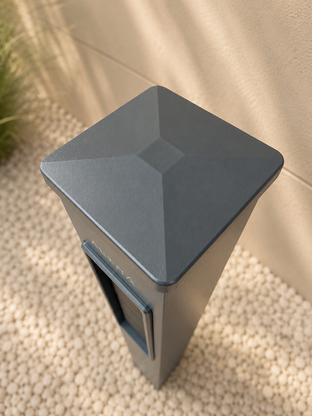 ALYRA E4 – Gartensäule mit 4 Steckdosen aus Aluminium